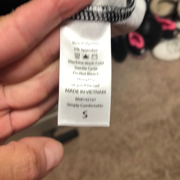 Small black and white LuLaRoe Amelia - Picture 4 of 5